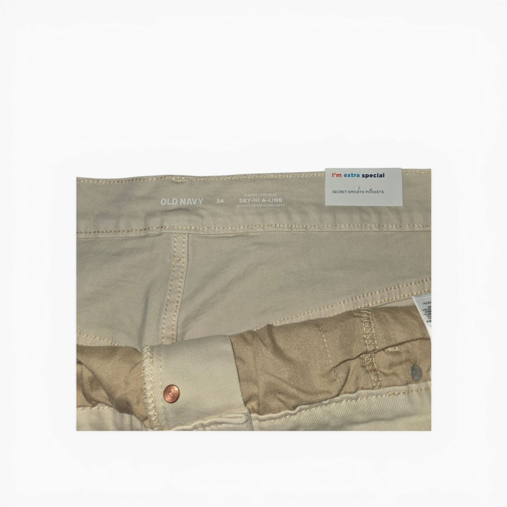 Old Navy Raw Hem High-Rise Jean Shorts in Light Tan - Picture 4 of 5